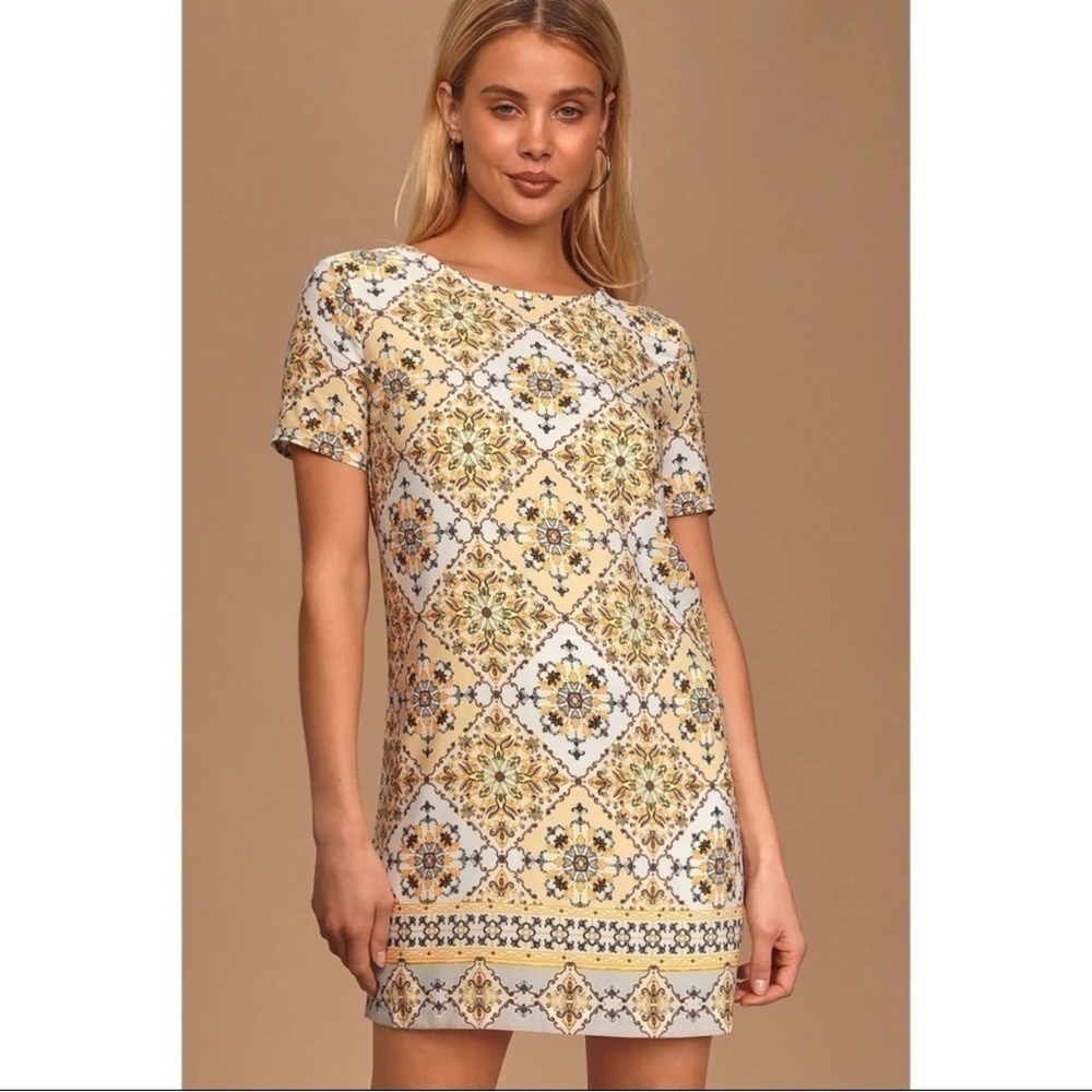 Lulu’s Dandy Lion Yellow Print Short Sleeve Shift Dress Size S